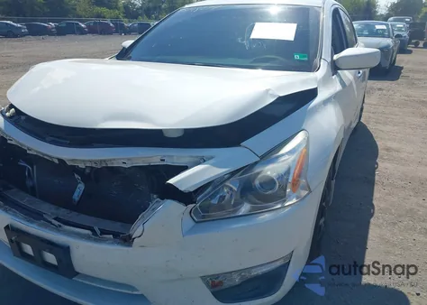 2015 Nissan Altima 2.5 S z USA, uszkodzony, nr VIN 1N4AL3AP5FN330677